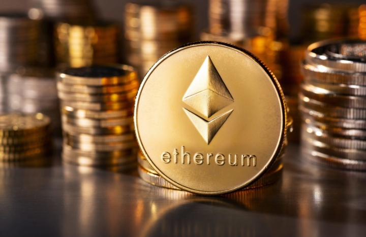 Ethereum Faces Pressure Below $4,200 as Government Shutdown Fears Grip Markets