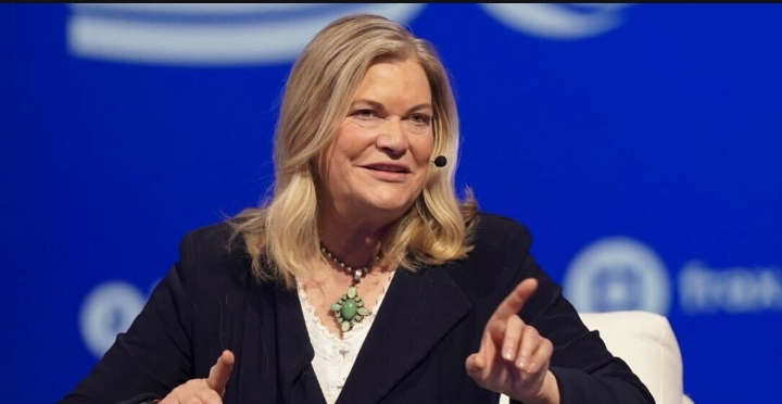 Senator Lummis Pushes CFPB to Finalize Open Banking Rules for Crypto Access